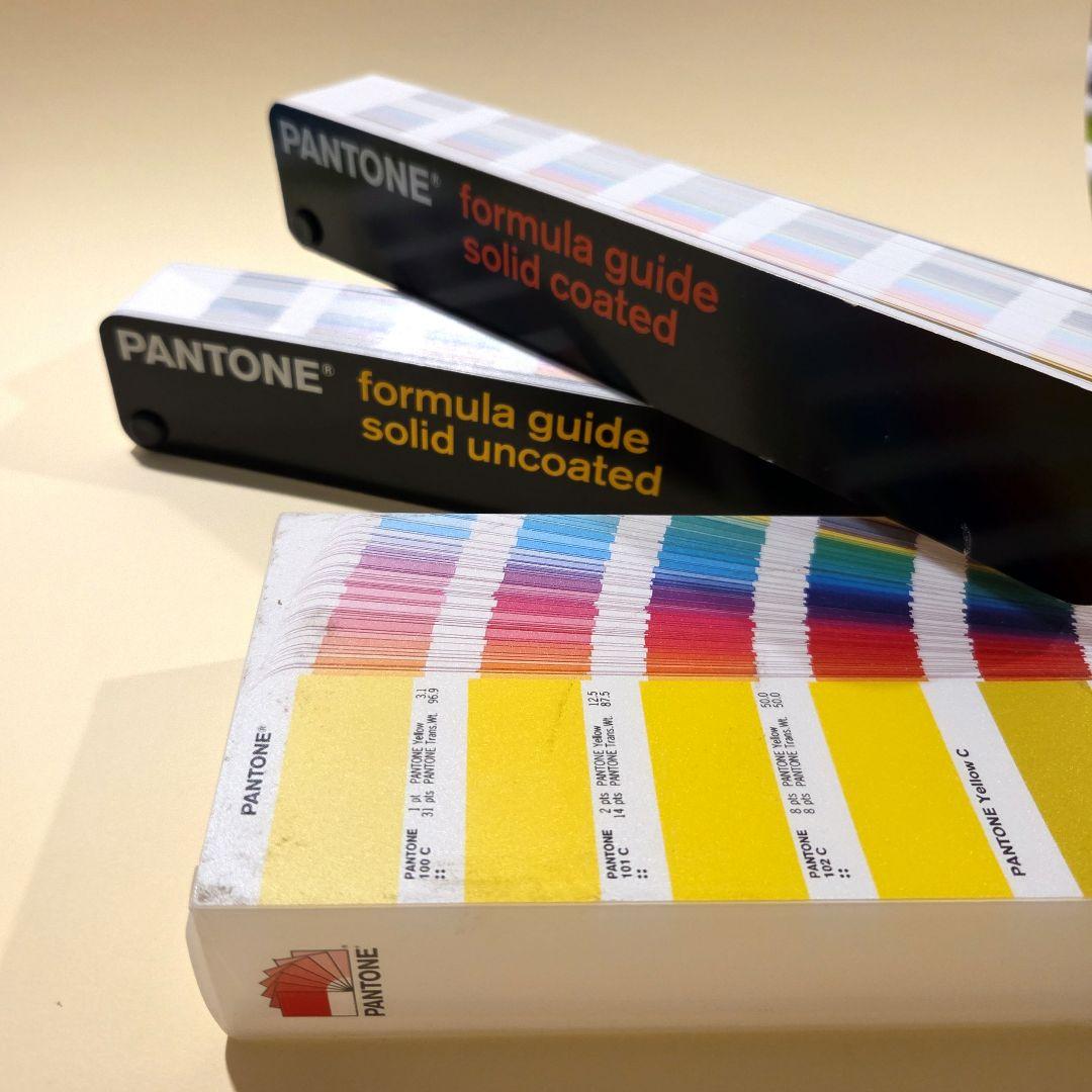 PANTONE（パントン）色見本帳