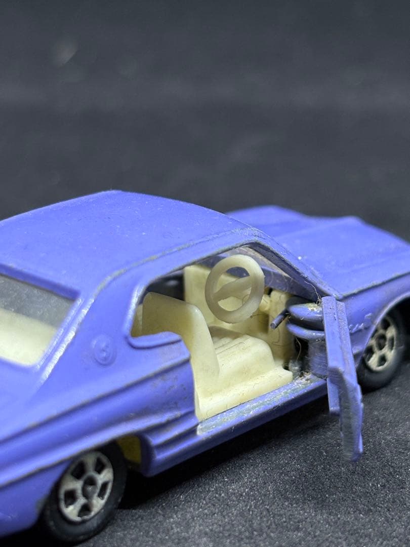 トミカ 日本製 No.21 ニッサン スカイライン HT2000GT 初期カラー