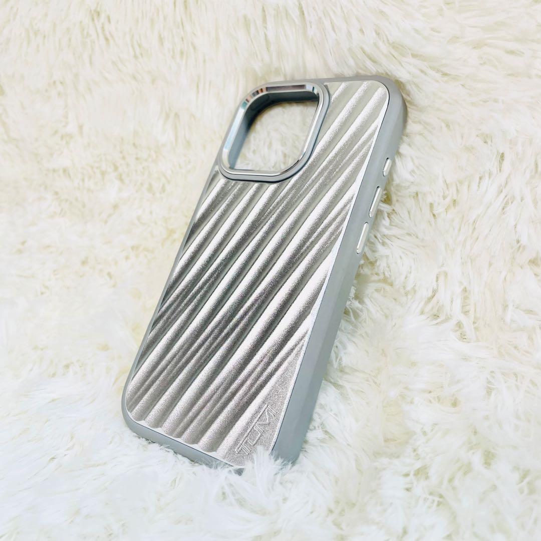 超美品　TUMI アルミケース　iPhone15 PRO シルバー