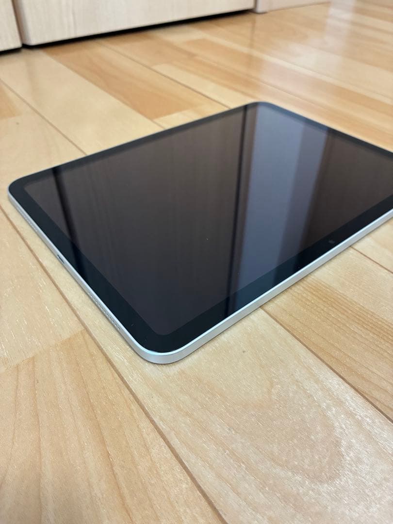 iPad(第10世代) シルバー Wi-Fi 64GB 純正カバー付