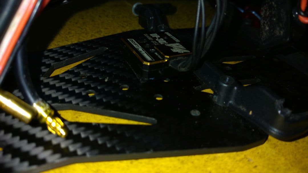 RD2.0フルチューン、メタルガレージシャーシ、GRK5RHナックル赤