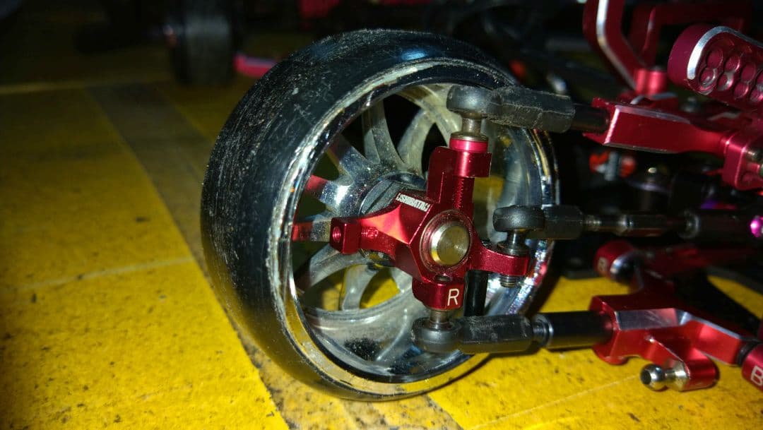 RD2.0フルチューン、メタルガレージシャーシ、GRK5RHナックル赤