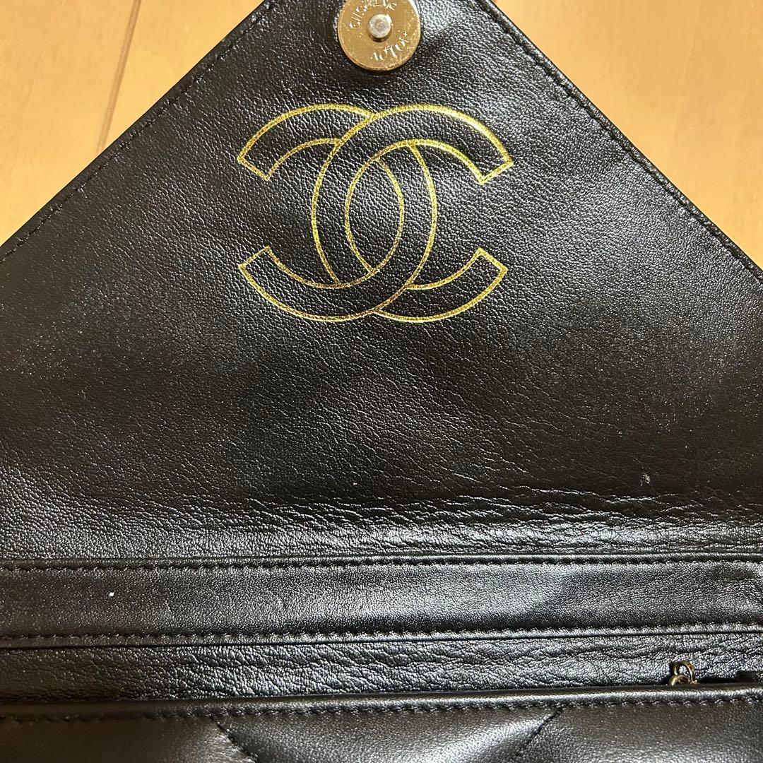 ブラックレザー パーティバッグ　クラッチバッグ　デザイン良