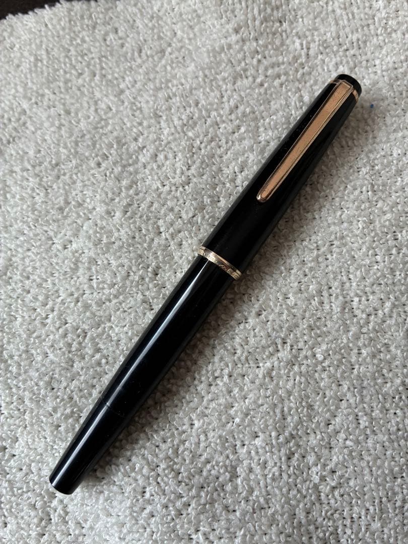 ◾️MONT BLANC モンブラン◾️NO．32 ◾️万年筆◾️黒／金色◾️