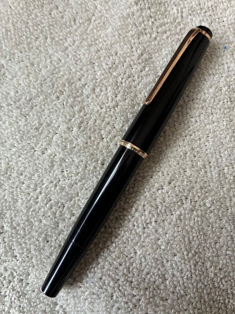 ◾️MONT BLANC モンブラン◾️NO．32 ◾️万年筆◾️黒／金色◾️