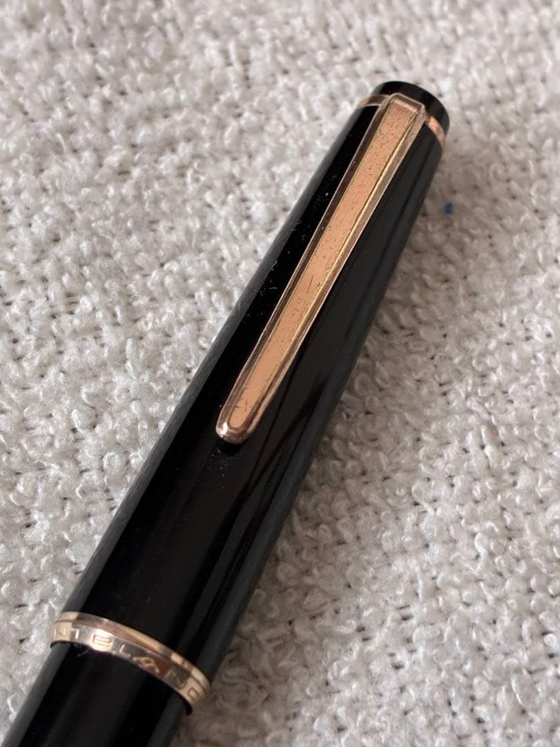 ◾️MONT BLANC モンブラン◾️NO．32 ◾️万年筆◾️黒／金色◾️