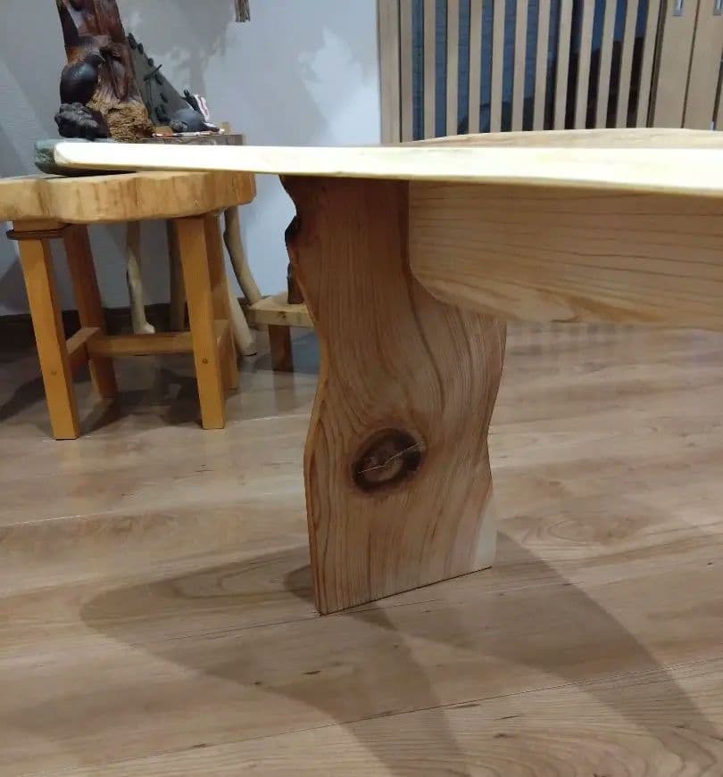 欅のベンチ（70）山口寿美子❕ケヤキの模様、曲線をお楽しみくださいね。