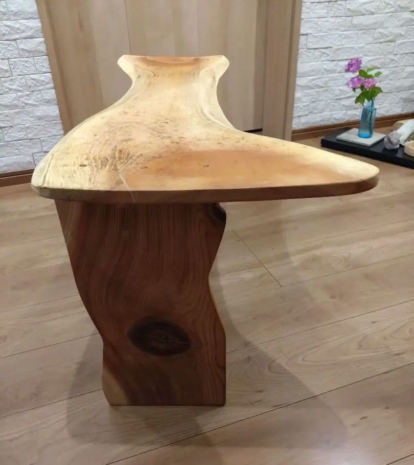 欅のベンチ（70）山口寿美子❕ケヤキの模様、曲線をお楽しみくださいね。