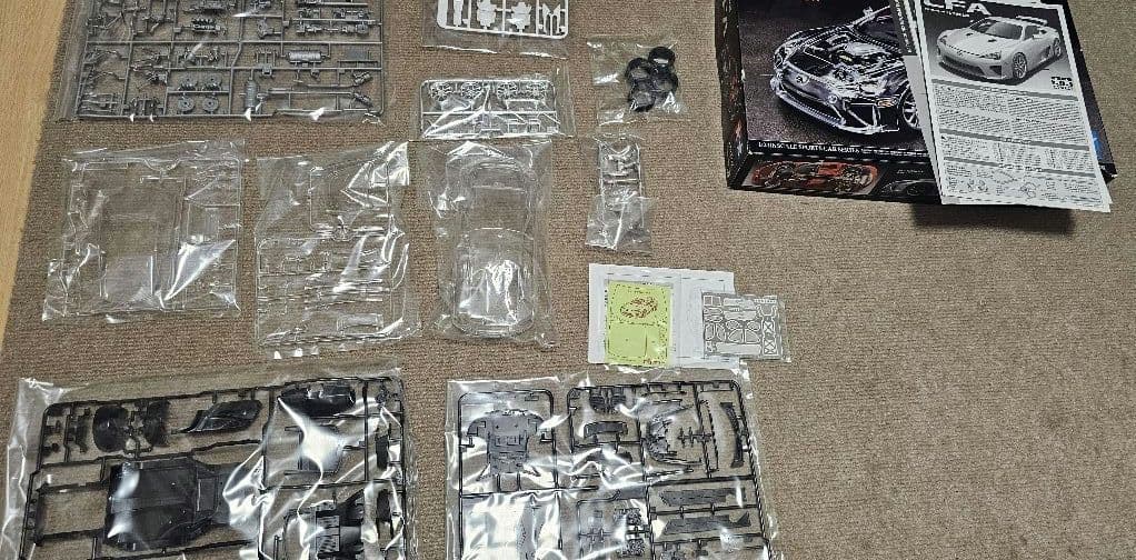 タミヤ 1/24 No.325 フルビュー レクサス LFA プラモデル