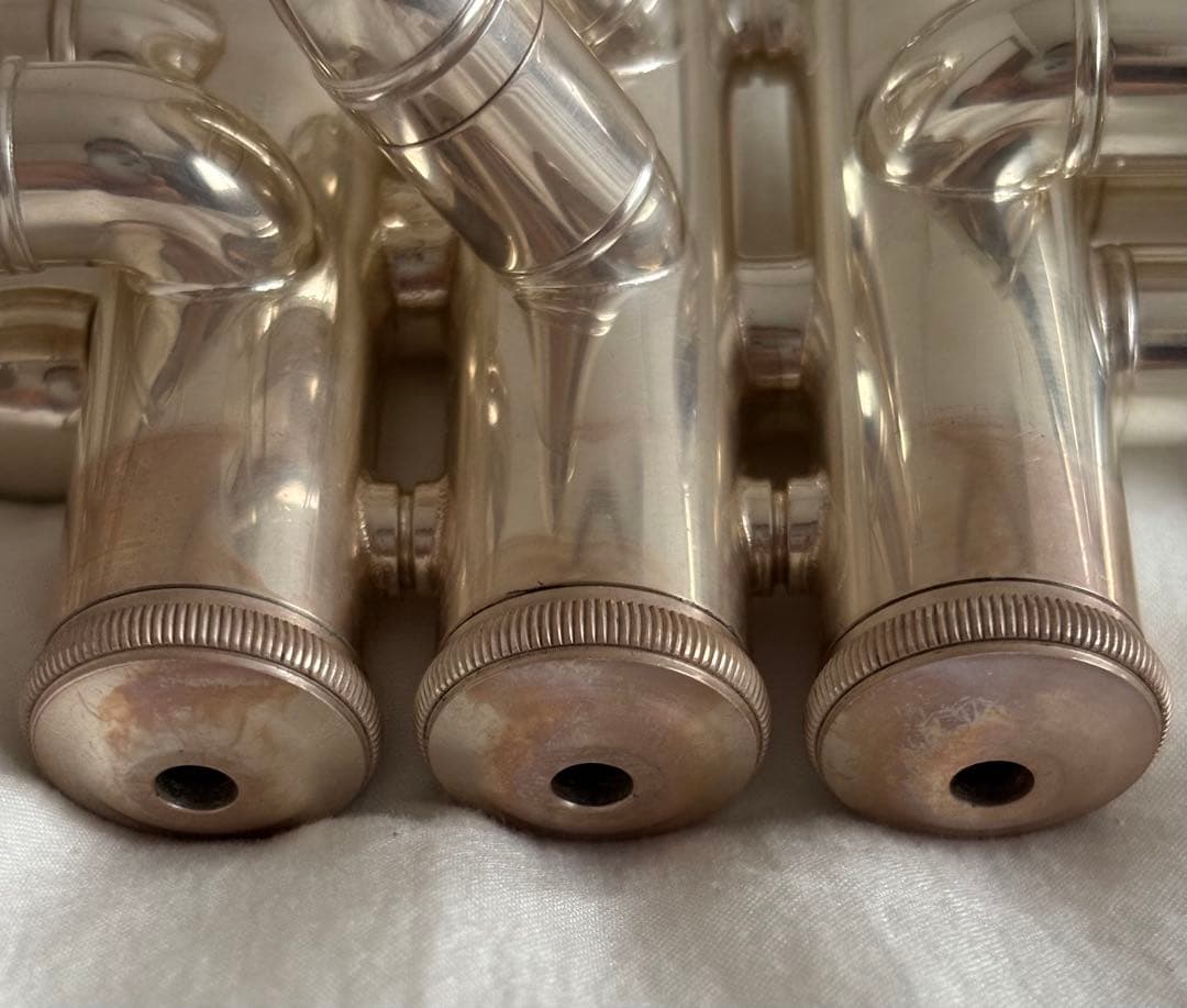 トランペット 〈Bach Stradivarius 37 180MLS 〉