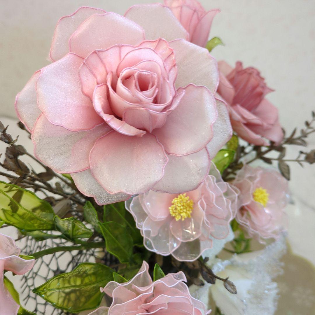 アメリカンフラワー　カトレア、バラアレンジメント