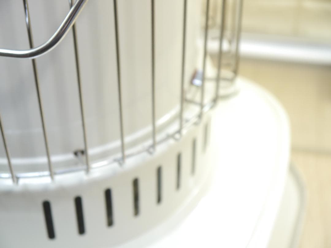 機構良好、外観・・・◆2013年。コロナ　石油ストーブ ホワイト 安全ガード付き