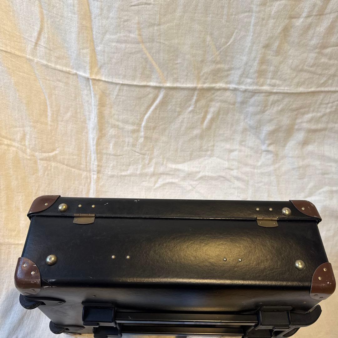 グローブトロッター　 黒いキャリーケース中型