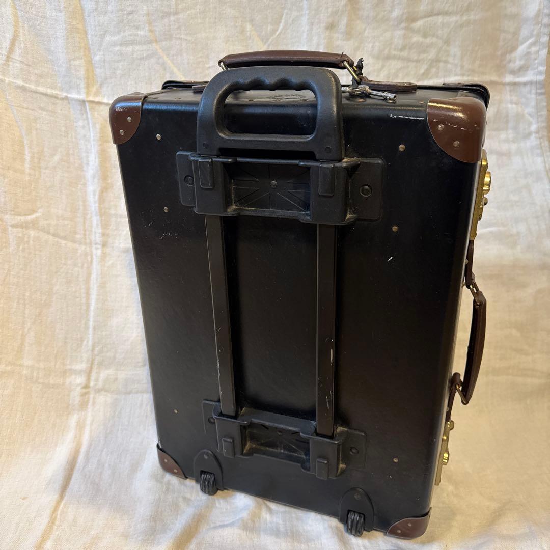 グローブトロッター　 黒いキャリーケース中型