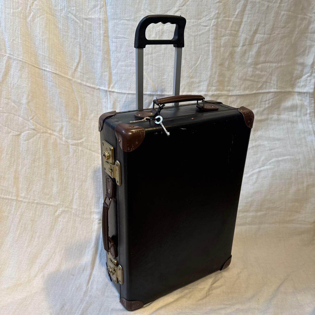 グローブトロッター　 黒いキャリーケース中型