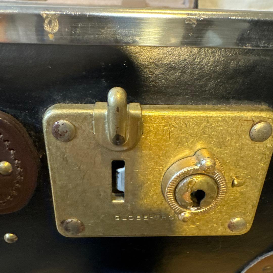 グローブトロッター　 黒いキャリーケース中型