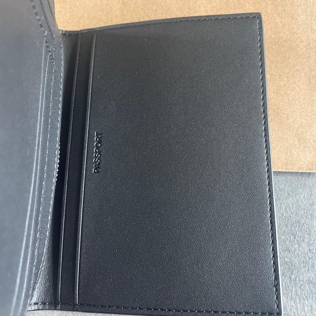 【新品】COACH コーチ パスポートカバー コズミック 財布 ギフト　ブランド