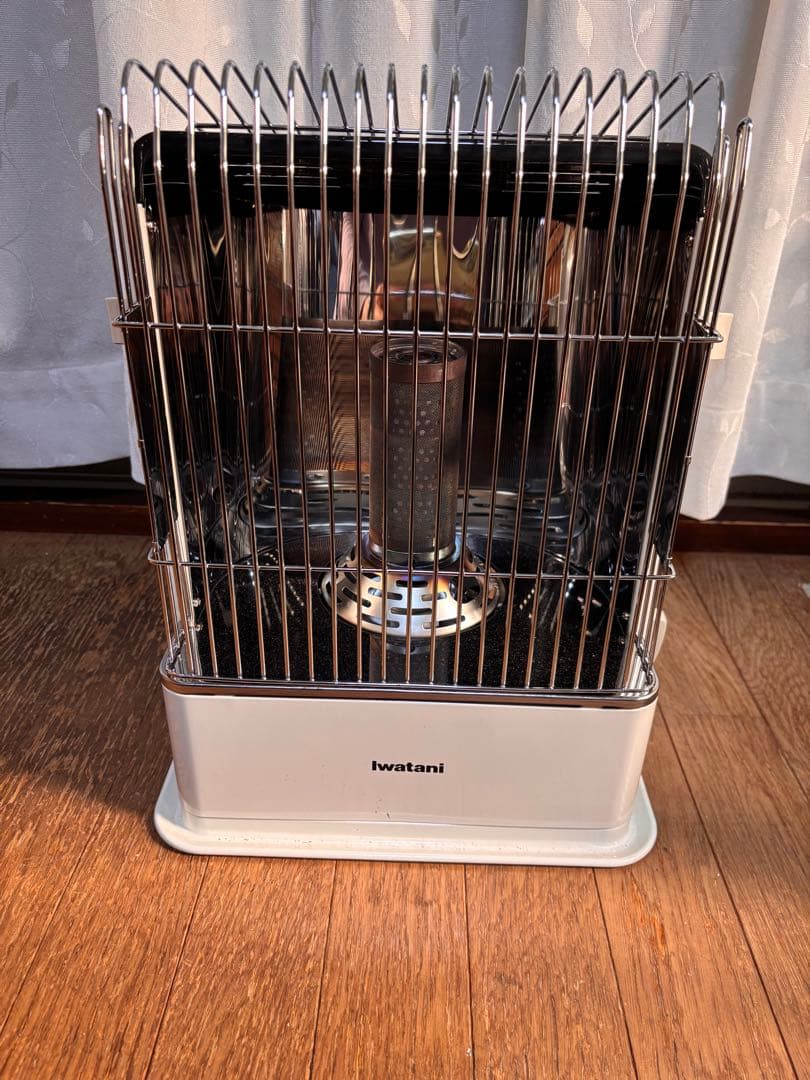 iwatani カセットガスストーブ　デカ暖　ホワイト