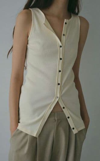 ETRÉ TOKYO 30コーマフロントオープンタンクトップ　クリーム