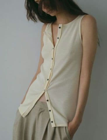 ETRÉ TOKYO 30コーマフロントオープンタンクトップ　クリーム