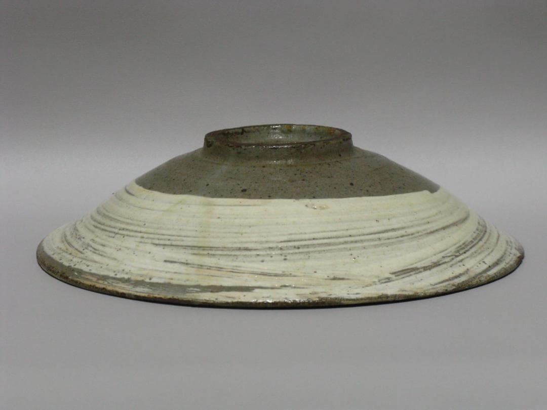 小林東五 作『刷毛目(はけめ) 五寸 平 皿』一客 箱無 對州窯 玄 高麗李朝