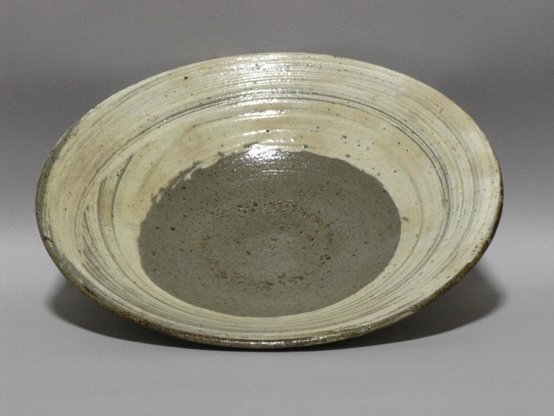 小林東五 作『刷毛目(はけめ) 五寸 平 皿』一客 箱無 對州窯 玄 高麗李朝