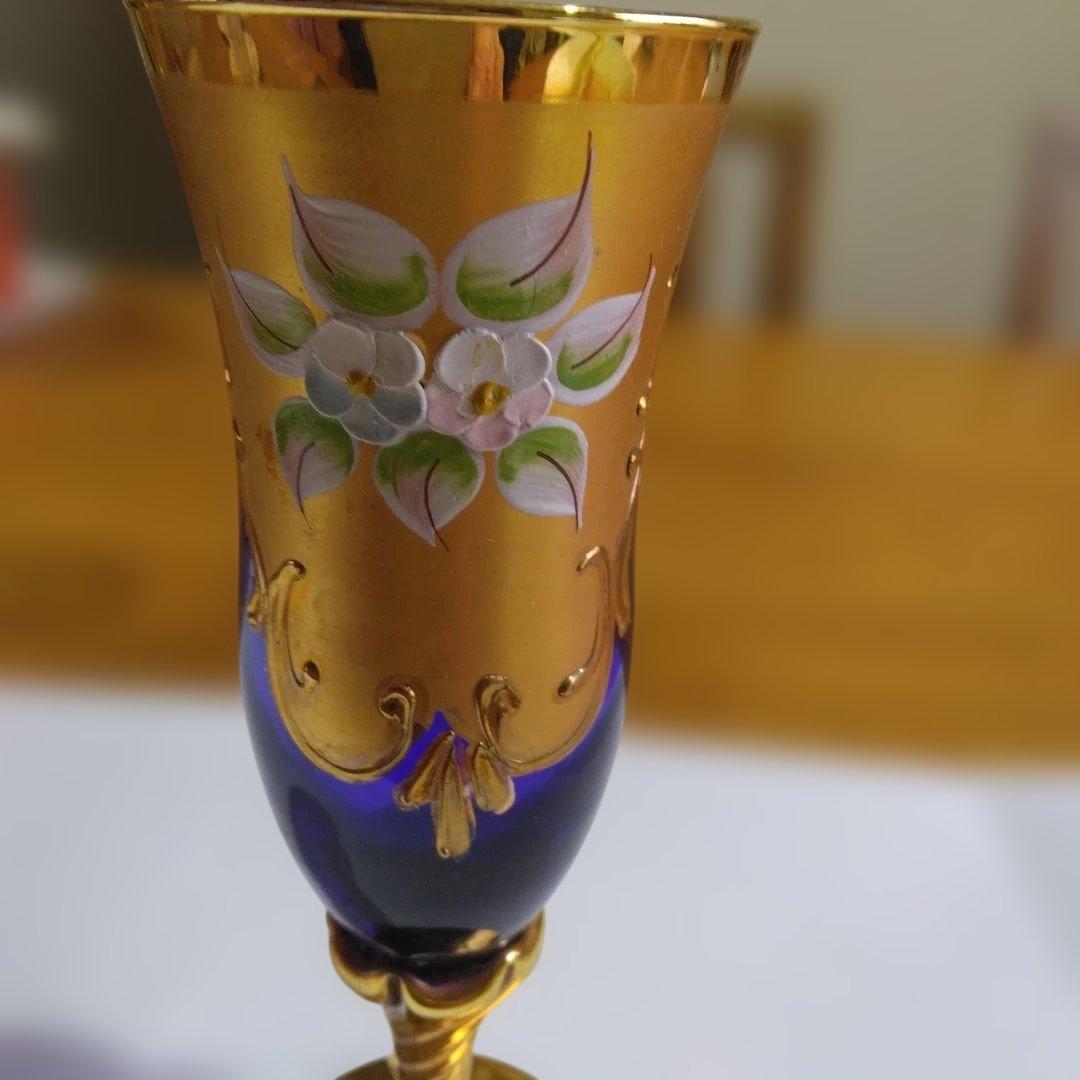 新品未使用　ベネチアグラス　青色ガラスの花柄装飾グラス