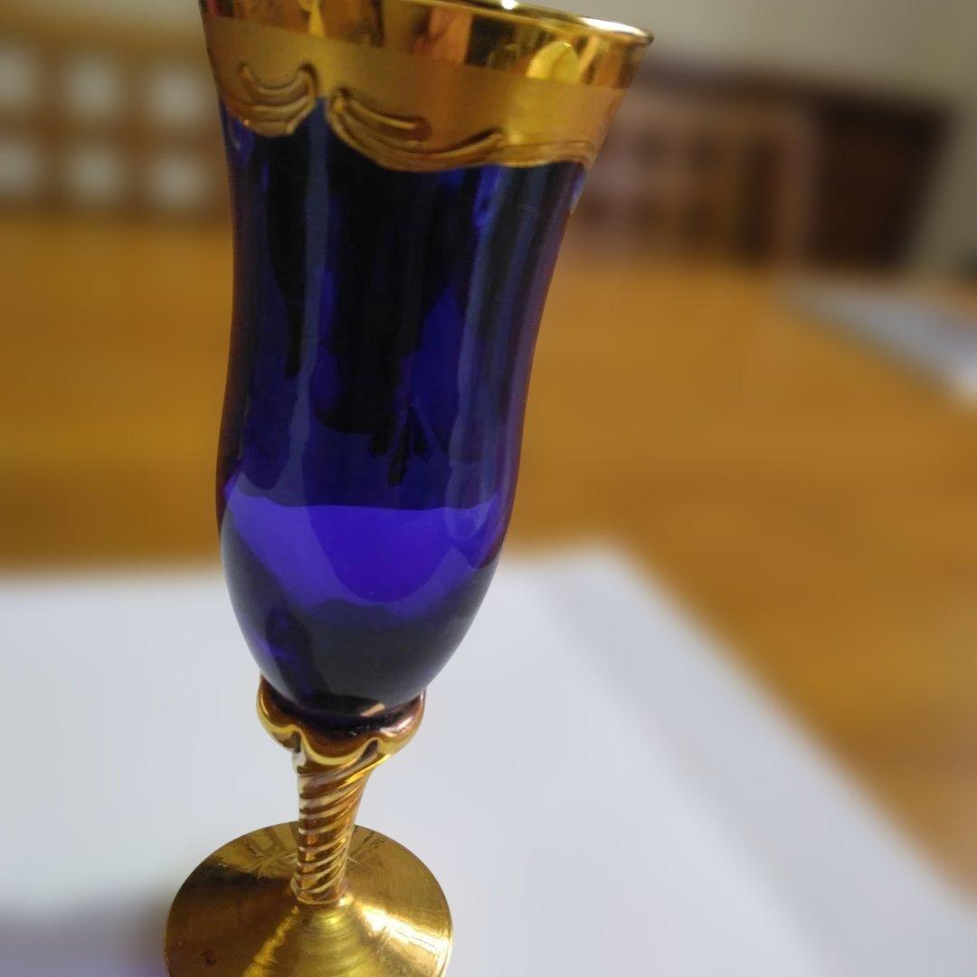 新品未使用　ベネチアグラス　青色ガラスの花柄装飾グラス