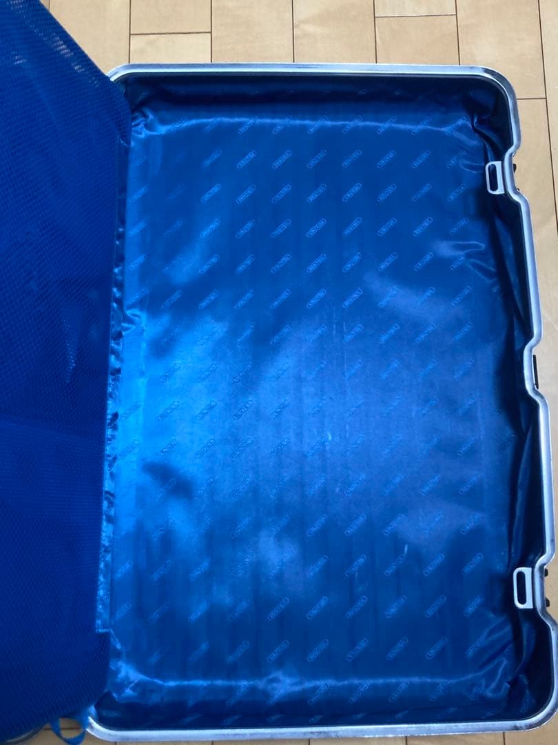 リモワ　スーツケース シルバー アルミ製 RIMOWA
