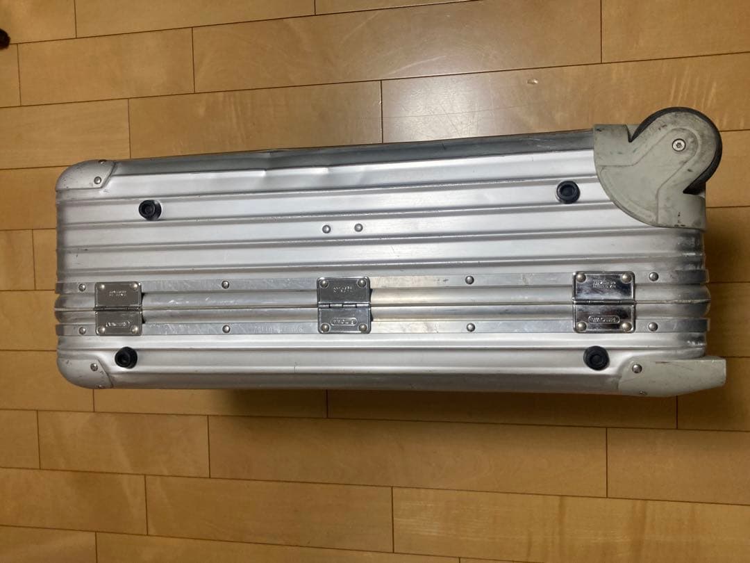 リモワ　スーツケース シルバー アルミ製 RIMOWA