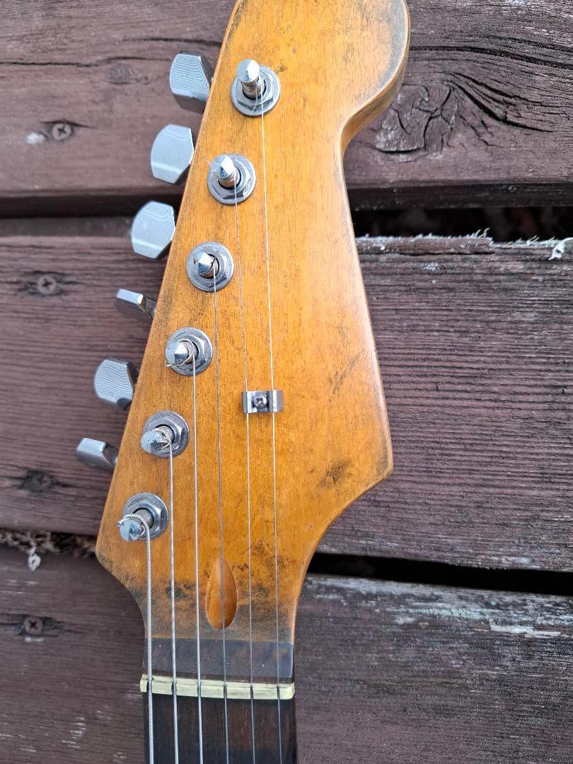 レリック ストラトキャスター(ノーブランド)今ならハードケース付き　送料込み