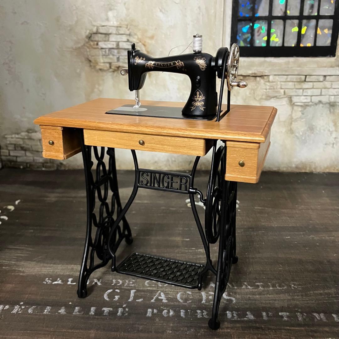 ミニチュア　ドール家具　ミシン　ドールハウス　1/6サイズ　ブライス