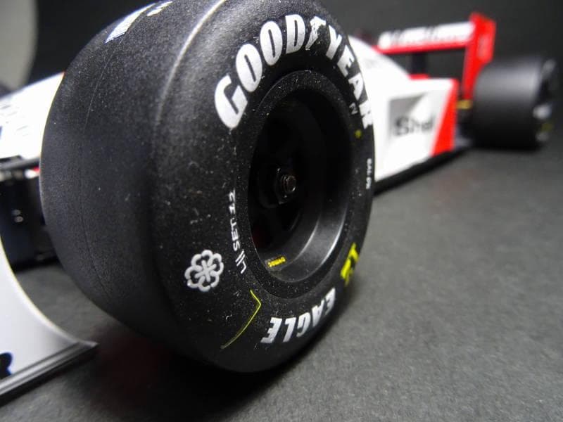 MENG MODEL1/12スケールMcLaren MP4/4 1988