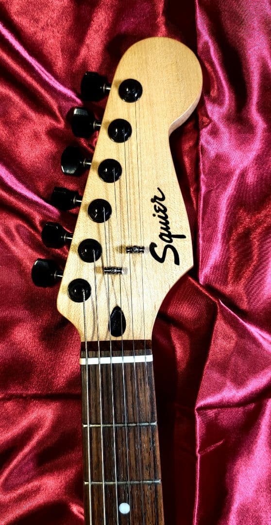 ハローキティ　ミニ　ストラトキャスター