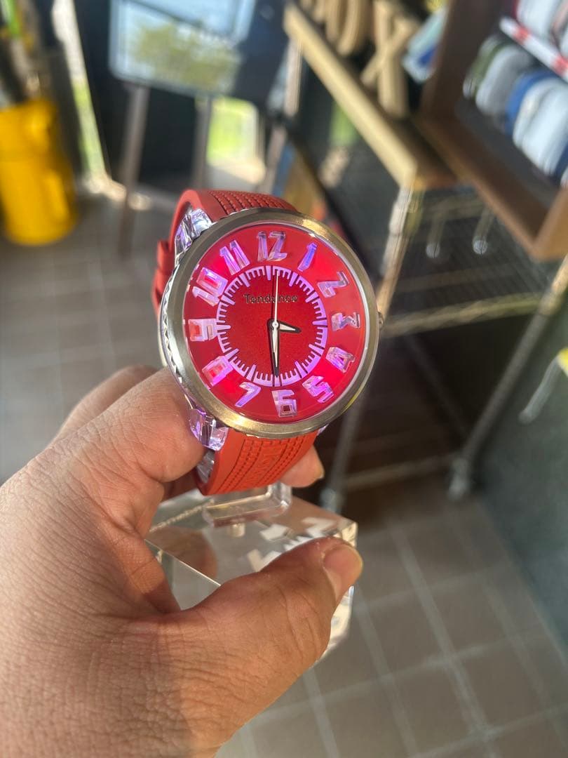 Tendence フラッシュレッドラバーベルト時計
