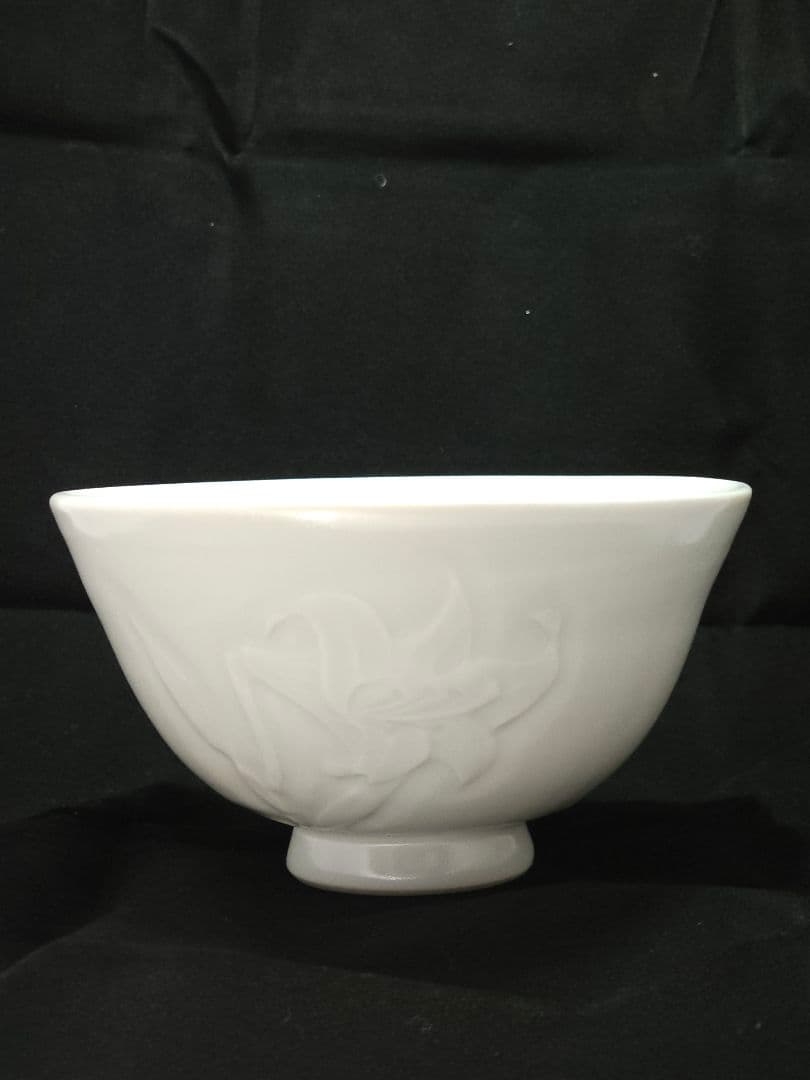 抹茶椀　森公男作　白磁笹百合紋椀 茶道具 茶碗