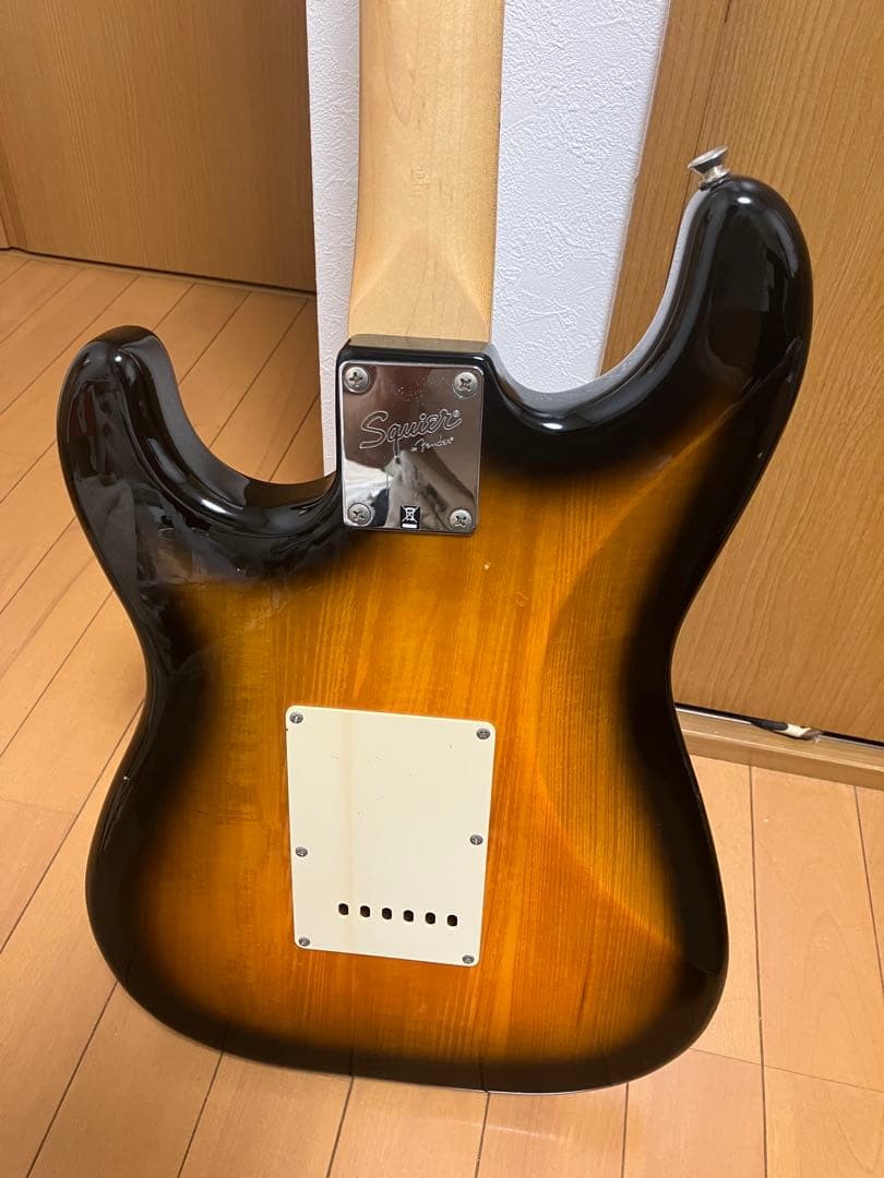 Squier by fenderストラトキャスター サンバースト スクワイヤー