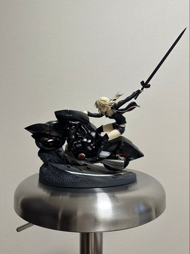 FGOセイバーオルタ＆キュイラッシェノ ワール 1/8スケールフィギュア