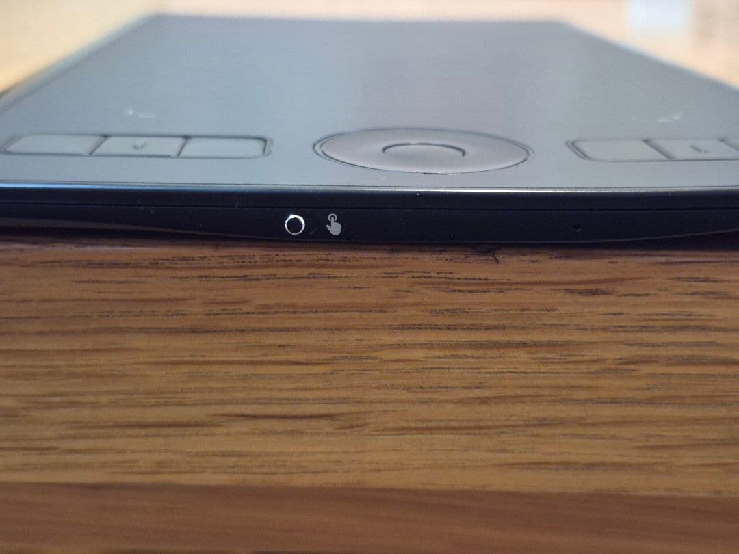 液タブ・ペンタブ Wacom Intuos Pro Small PTH-460