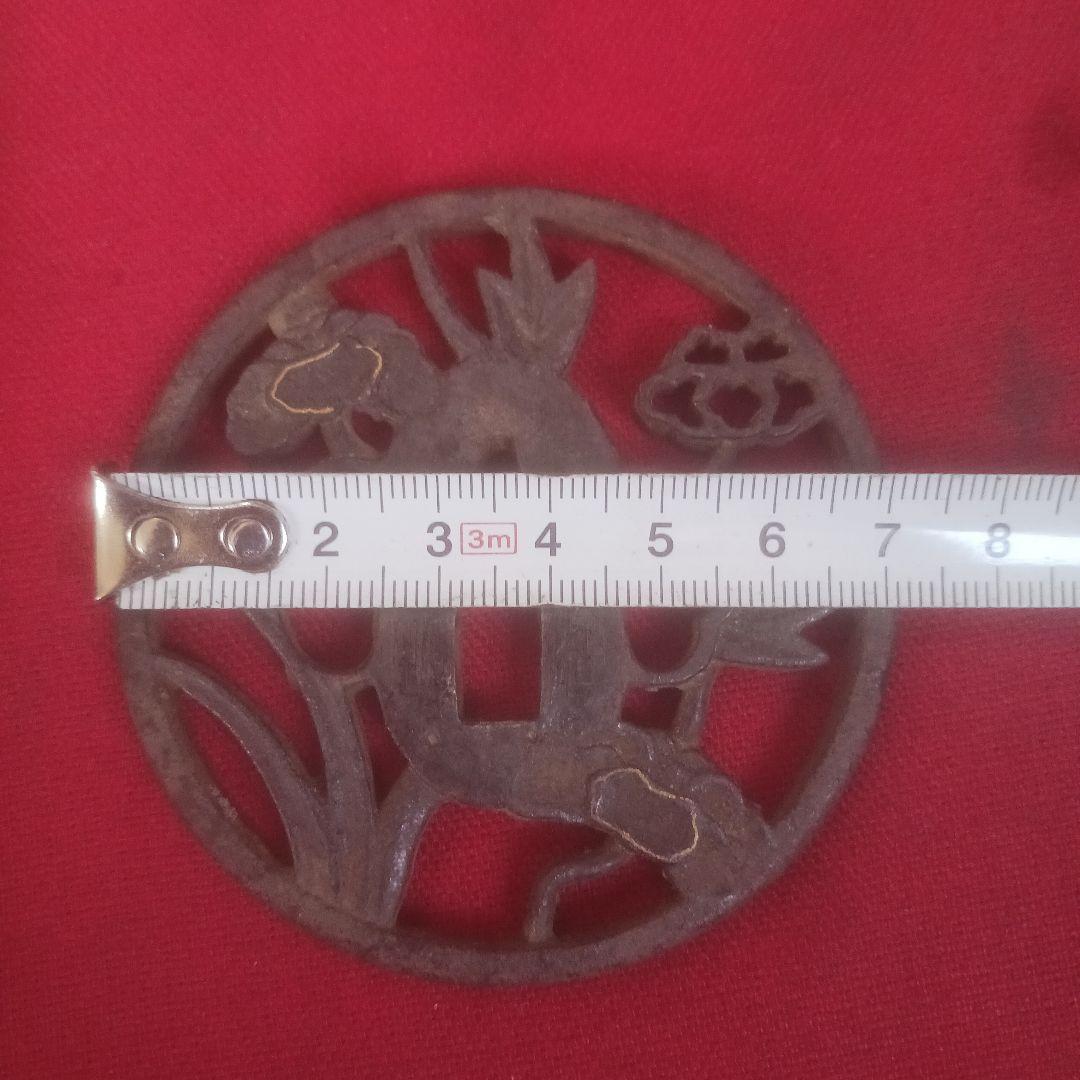 鐔　鍔　赤銅衣裳肉彫　長洲萩住 河治作　刀鐔