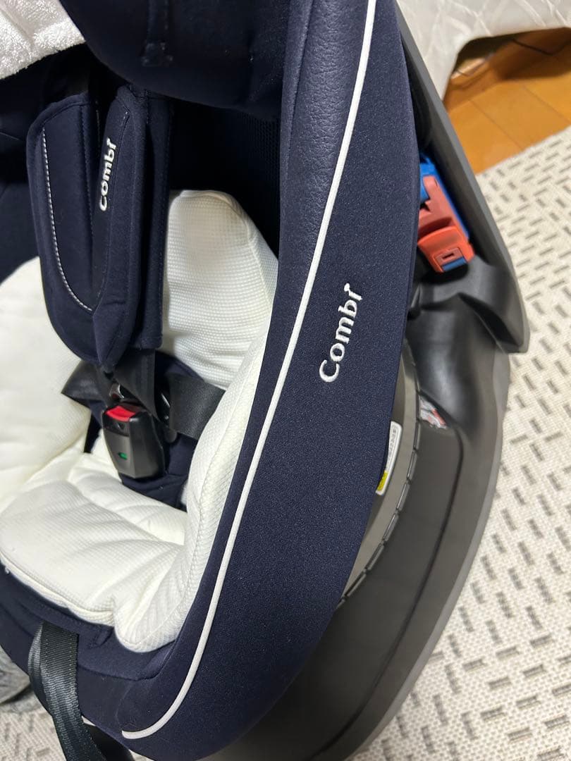 コンビ 新生児チャイルドシート クルムーヴ JJ-550