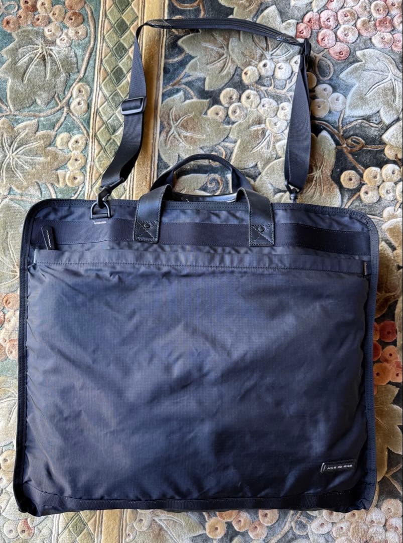 極美品　ACE GENE ガーメントバッグ ブラック