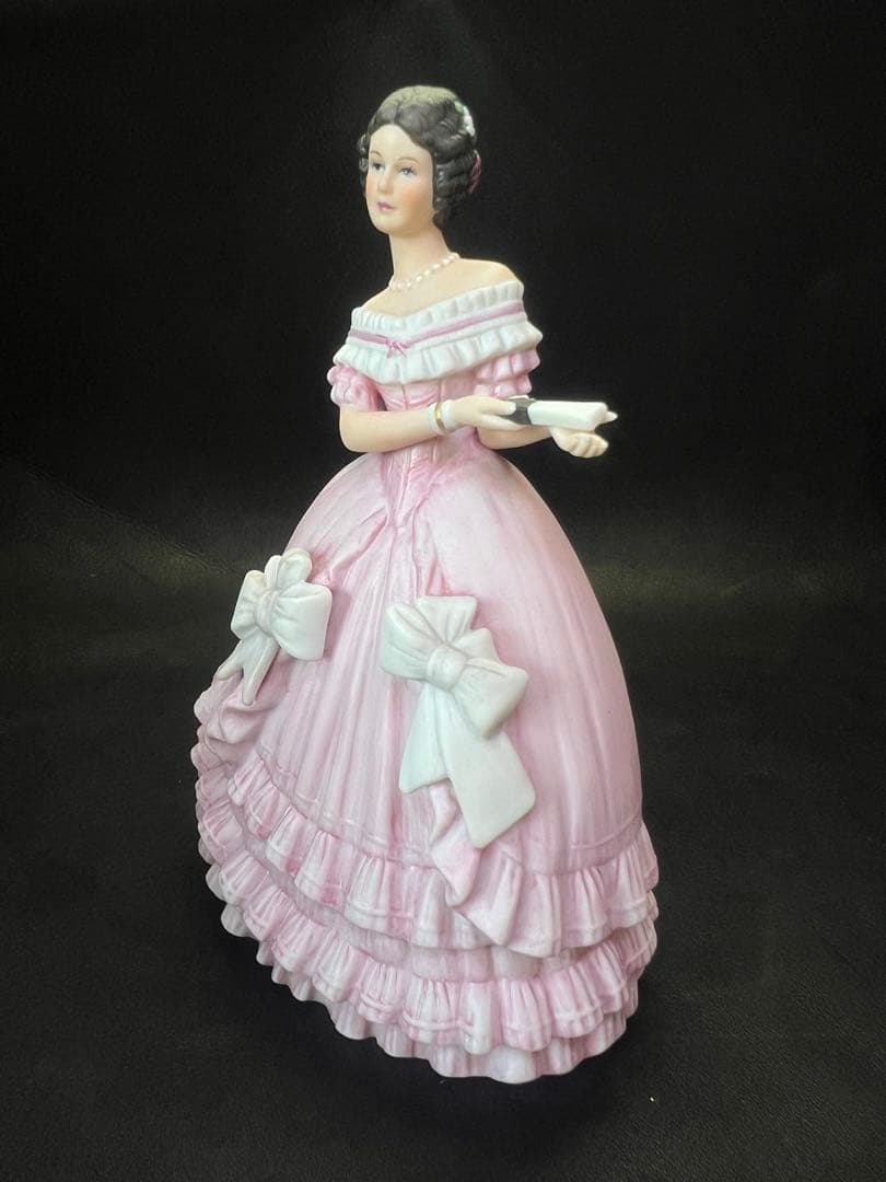 ビクトリアン風女性フィギュア