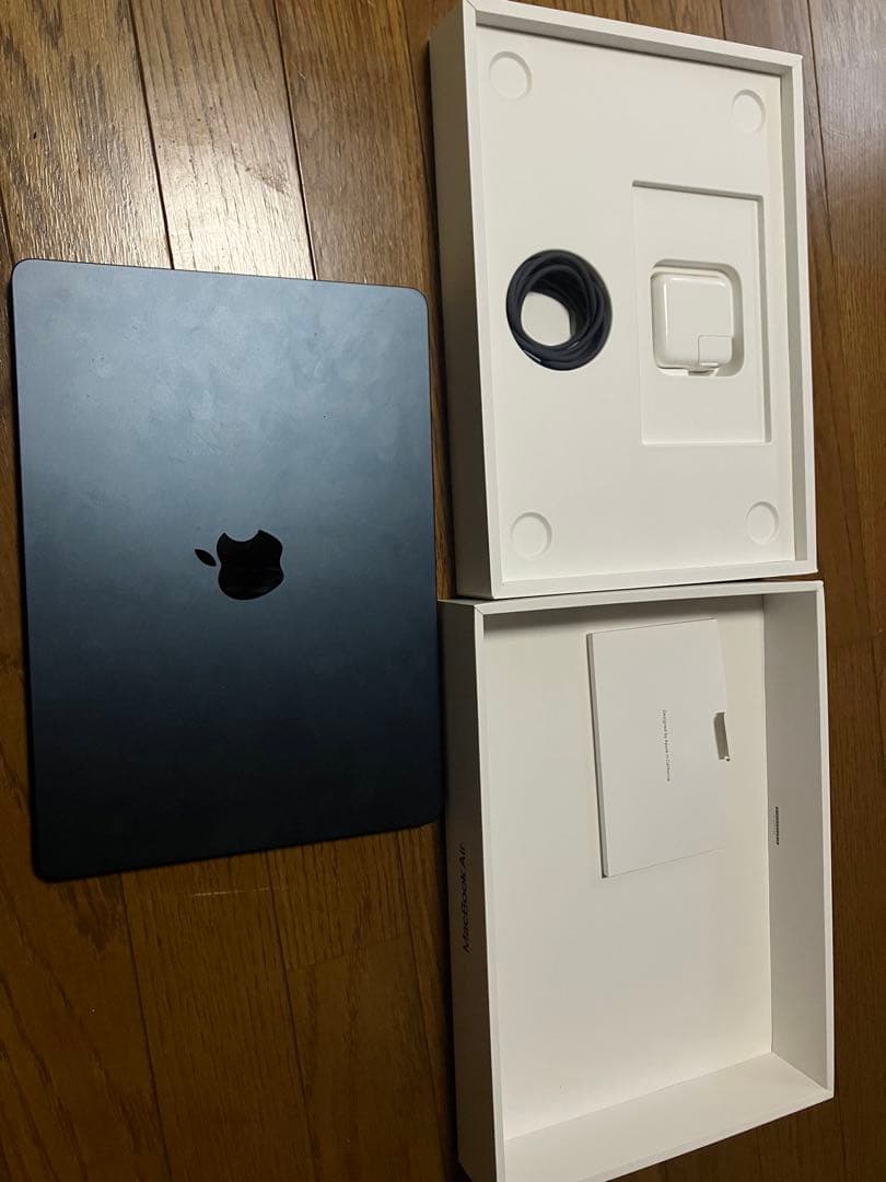 Apple MacBook Air ミッドナイト本体