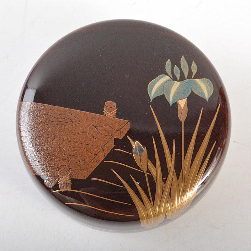 茶道具　蒔絵師　新田義明作　桜材　木地溜塗　八橋蒔絵　平丸香合　共箱　V6775