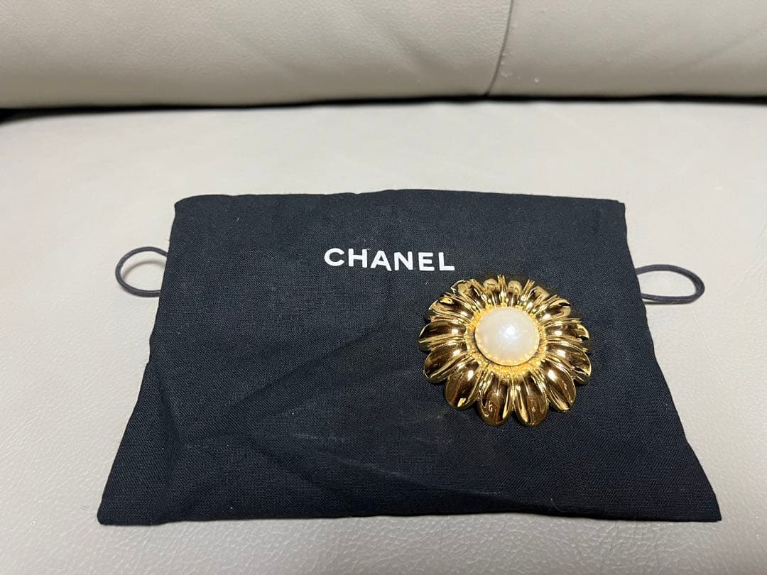 CHANEL ヴィンテージ　花ブローチ