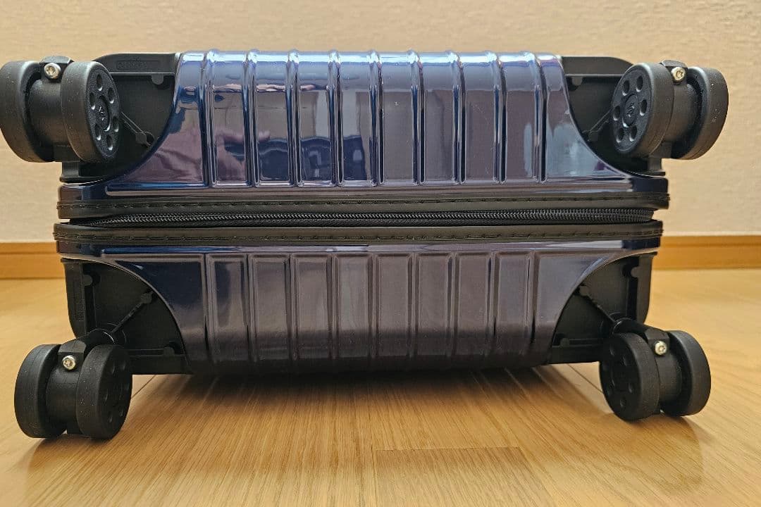 ☆ リモワ エッセンシャルライト キャビンS 31L グロスブルー 新品同様品