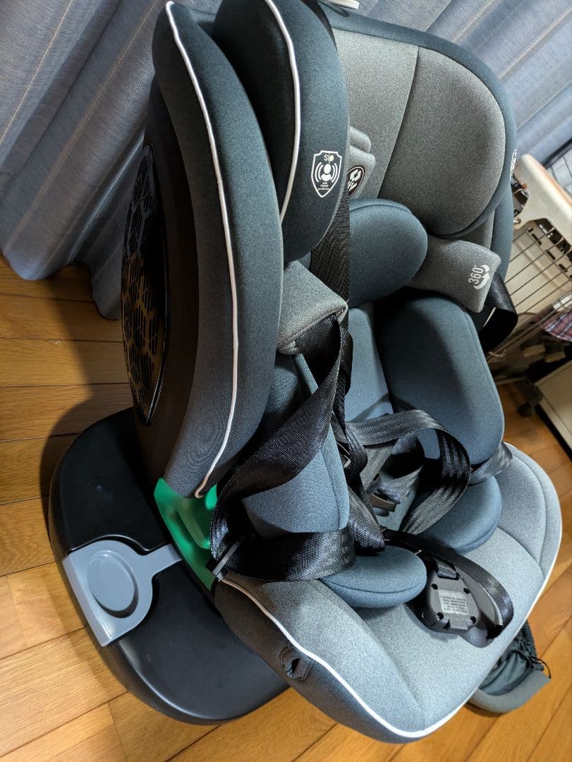 グレーISOFIX対応チャイルドシート0歳〜12歳対象