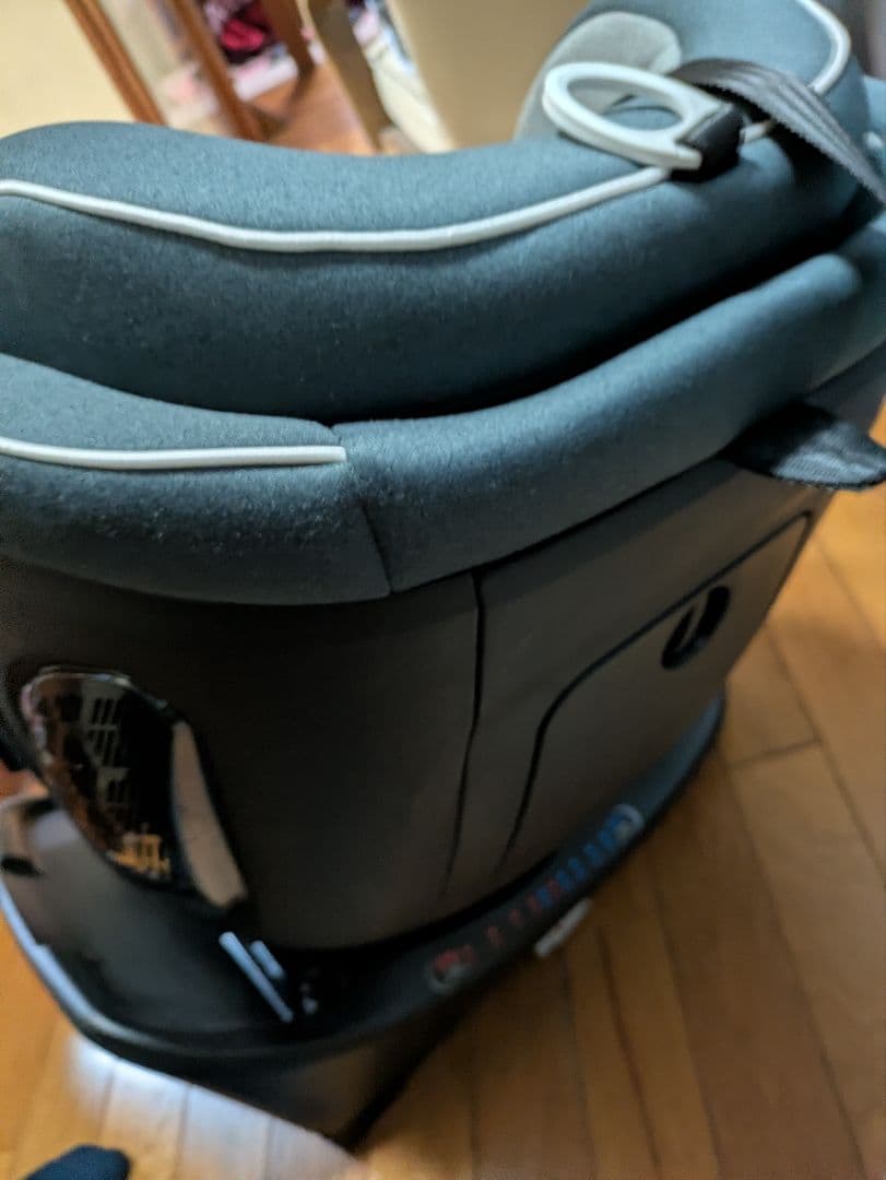 グレーISOFIX対応チャイルドシート0歳〜12歳対象