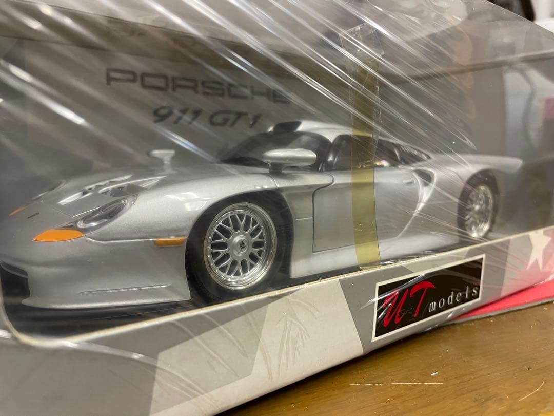UTモデル　　ポルシェ911   GT1